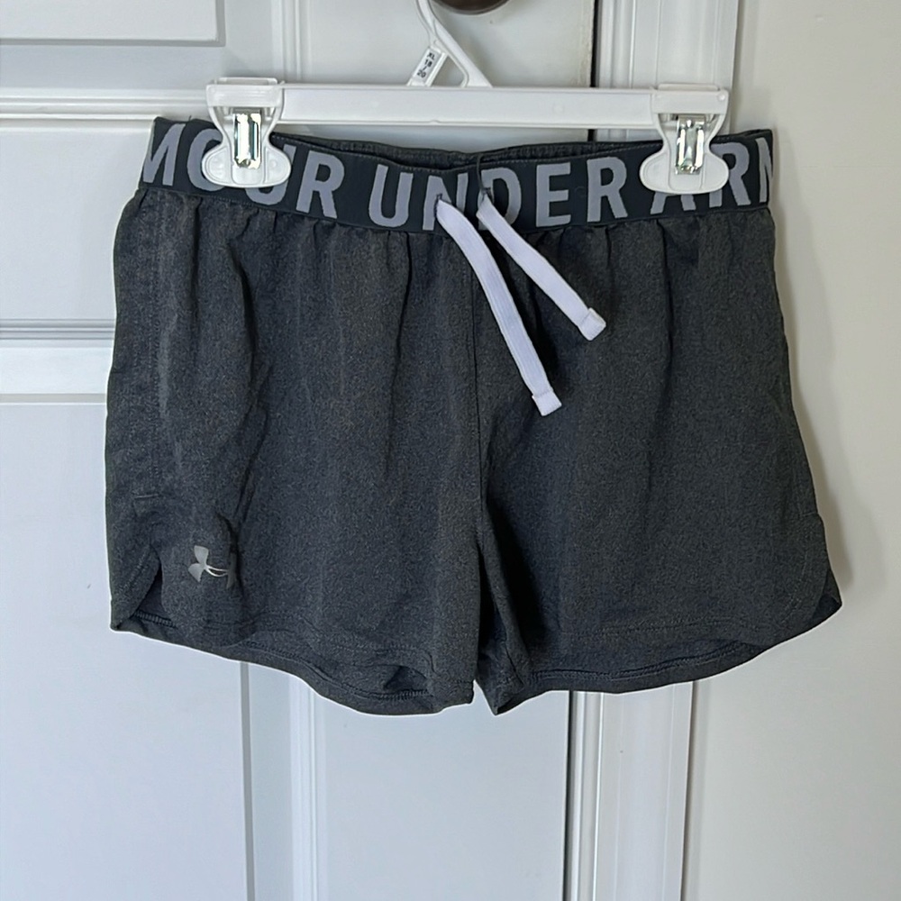 UNDER ARMOUR GREY ATHLETIC SHORTS